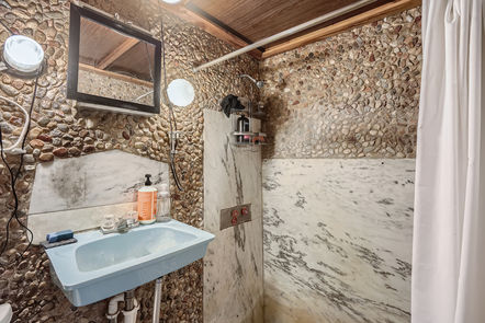 102 Goatbarn_19 Lower Level Primary Bathroom