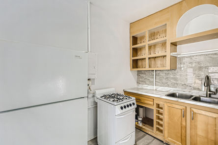 2236 Pine_08 1 Kitchen