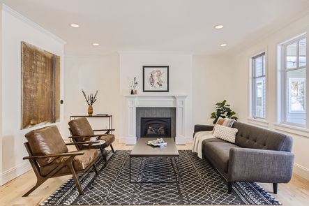 06 Living Room Feature