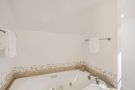 28 2nd Floor Primary Bathroom