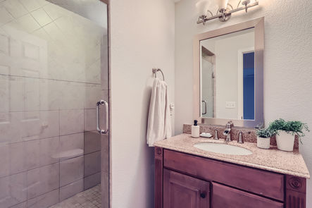 407 E Baseline Rd &#8211; Print Quality &#8211; 025 &#8211; 24 Lower Level Bathroom