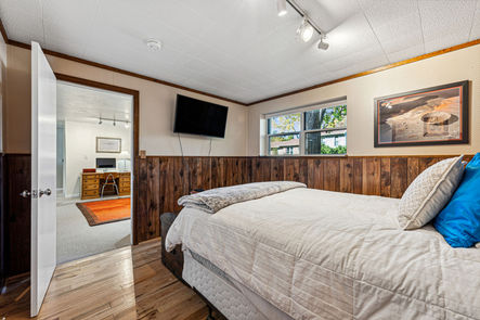 030-106-Starline-Ave