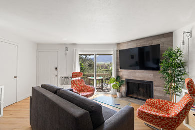 695-Manhattan-Pl-208