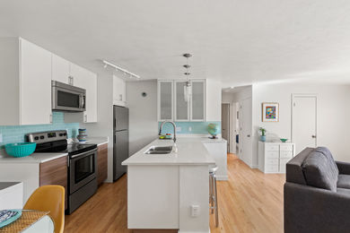 695-Manhattan-Pl-208