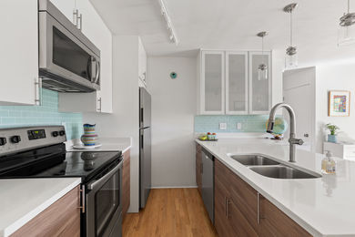 695-Manhattan-Pl-208