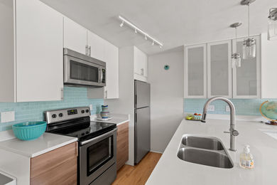 695-Manhattan-Pl-208