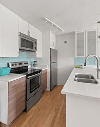 695-Manhattan-Pl-208