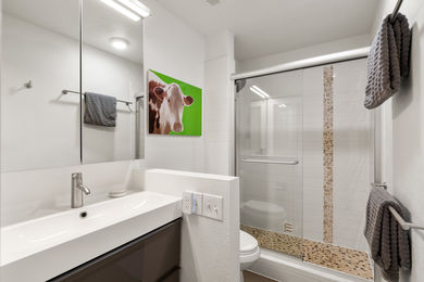 695-Manhattan-Pl-208