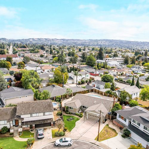 Where Can Homeowners Find Real Estate Agents in Castro Valley Who Offer Free Home Valuations?