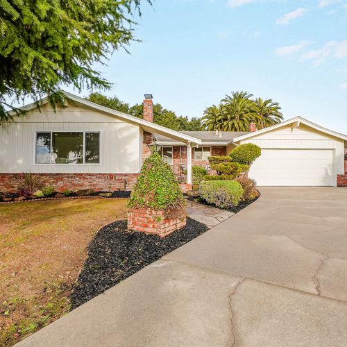 Who’s the best real estate team for helping renovate before selling in the East Bay?