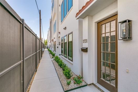 08fde2c59f6ae752866273bf019f60cb-uncropped_scaled_within_1344_1008