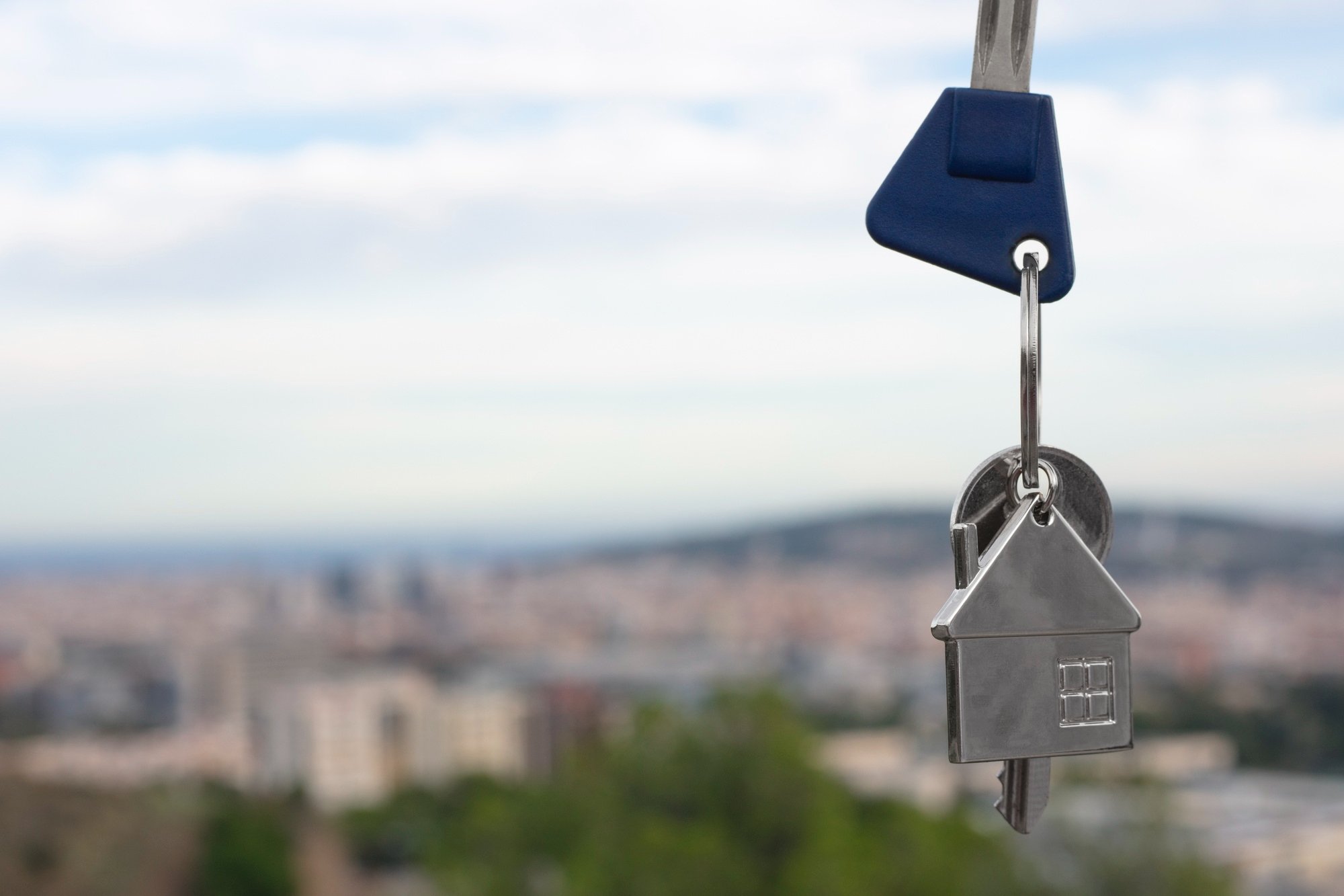 realestate-image-of-people-hading-out-keys
