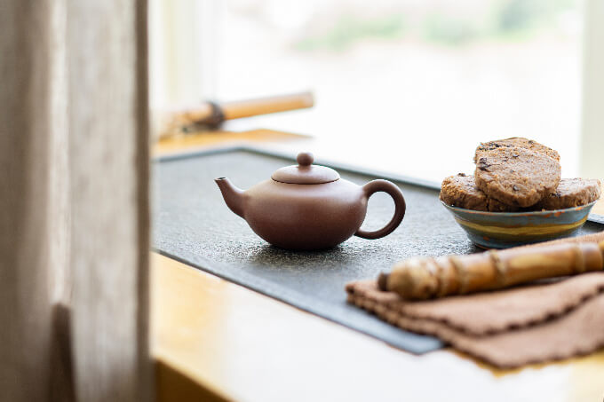 clay kettle stands on a tea table against a window (small)