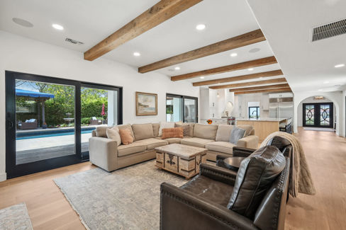 18-print-Via Victoria-0306-016