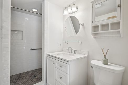 23-print-Via Victoria-0306-021