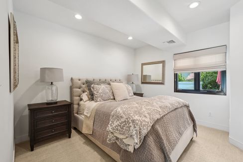 24-print-Via Victoria-0306-022