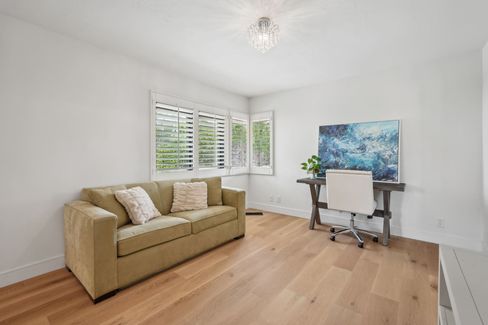 47-print-Via Victoria-0306-045