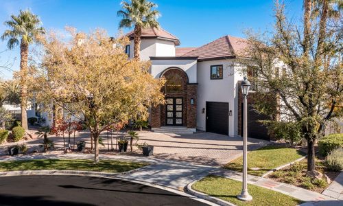 Resort‑Style Luxury in Guard‑Gated Canyon Fairways