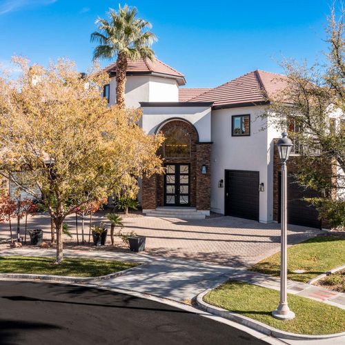 Resort‑Style Luxury in Guard‑Gated Canyon Fairways