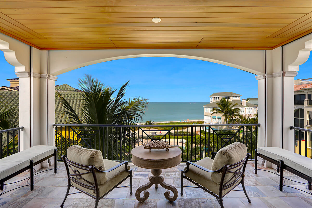 Balcony-Deck-with-Seating-and-a-Great-View-of-the-Ocean