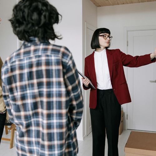 Navigating the Maze to Find the Perfect Real Estate Agent