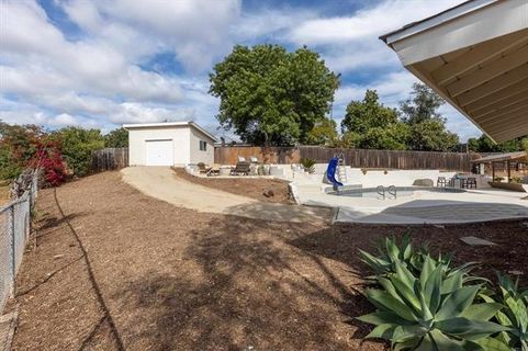 136 Helen Way (57)