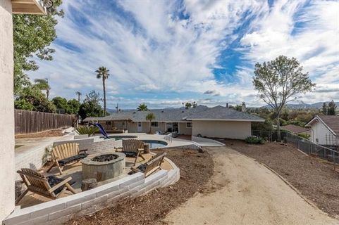 136 Helen Way (58)