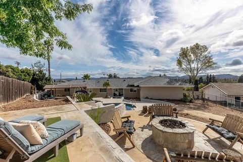 136 Helen Way (60)