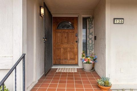 136 Helen Way (7)