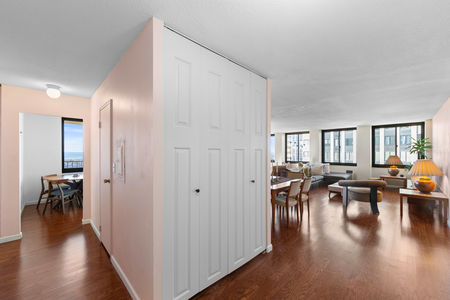 21 200 Winston Dr 2403