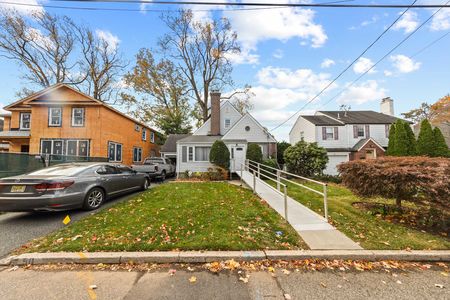 35 50 Golf Ct, Teaneck