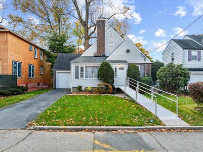 40 50 Golf Ct, Teaneck