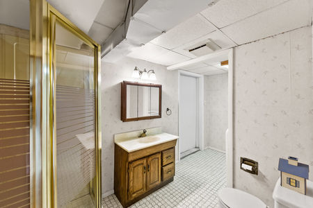 28 bath 2 laundry 119 Carlton Jersey City-32