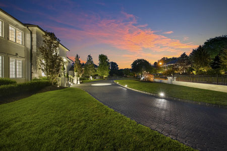 5 Circular Driveway of 85 Sherwood Rd Norwood NJ