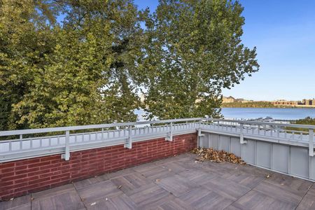 Vela Way Edgewater NJ Proper