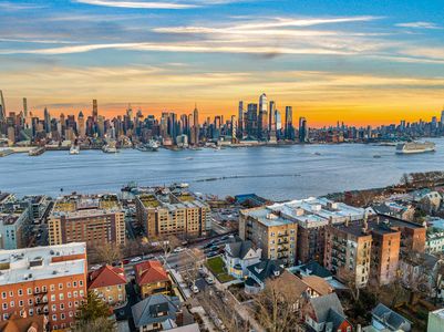 61 859 BOULEVARD E -5