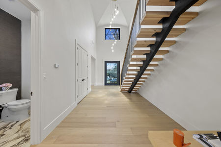 17floating staircase with steel spine