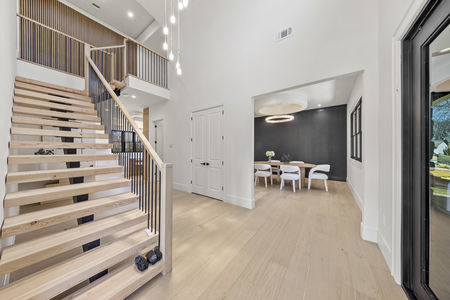 4 foyer at 331 harrison