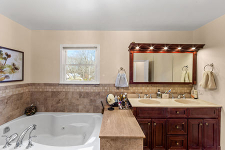 605 Gladys Ct Northvale NJ-11