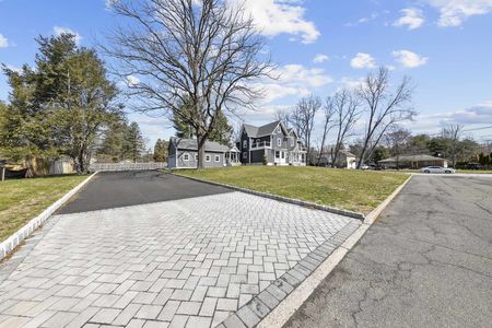 Paver Driveway Apron in River Vale