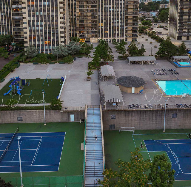 200 Winston Outdoor Amenities.jpg