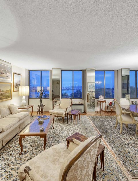 200 winston 715 south view