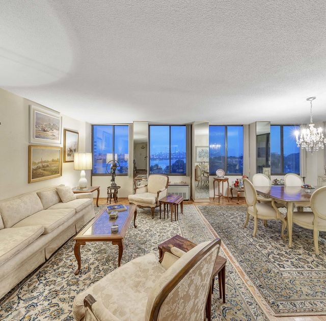 200 winston 715 south view
