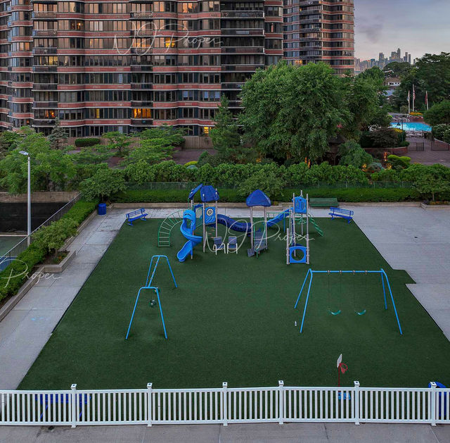 200 winston Playground