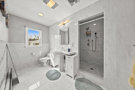 25 Primary Bathroom 206 Harwood Pl, Paramus, NJ 07652