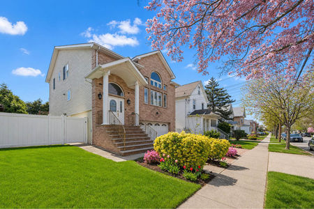 2 Brick facade in the front