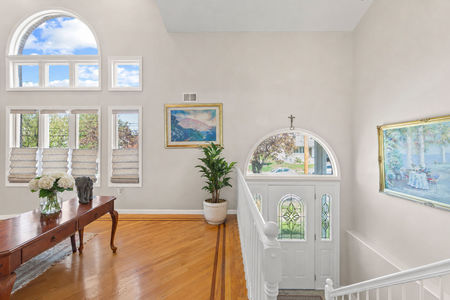 20 Living Room and Foyer 536 2nd Ave Lyndhurst NJ Proper-24