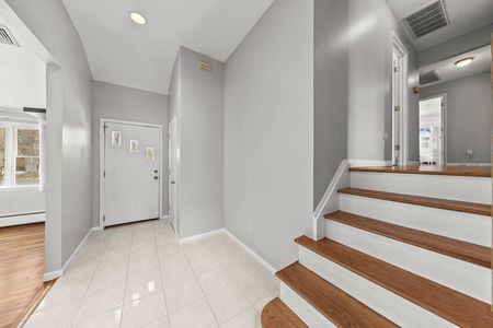 21 Foyer 206 Harwood Pl, Paramus, NJ 07652