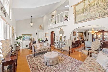 22 Living Room 536 2nd Ave Lyndhurst NJ Proper-27