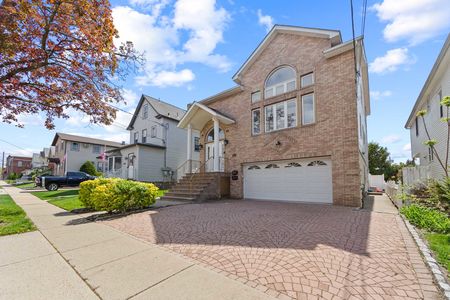 3 two car garage at 532 2nd Ave in Lyndhurst NJ